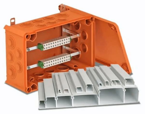 Кабель-канал и распределительная коробка