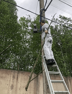 Текущий ремонт видеонаблюдения Специалист проводит диагностику видеосистемы